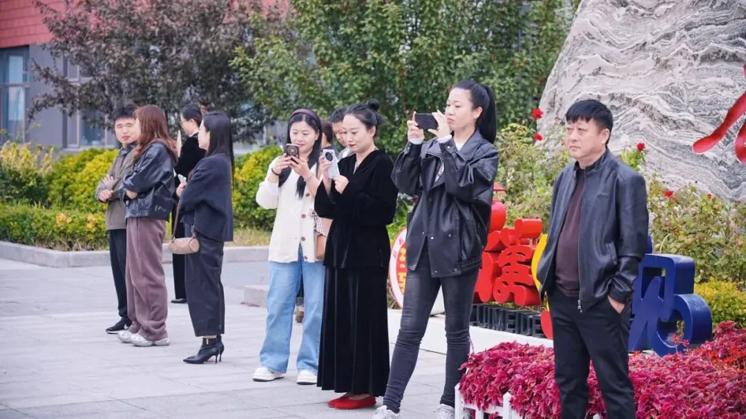 鸿臻|陪跑操、陪听课……高三家委会为高考冲刺保驾护航!-第37张图片-四季读书网
