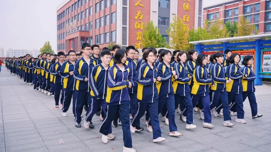 鸿臻|陪跑操、陪听课……高三家委会为高考冲刺保驾护航!-第43张图片-四季读书网