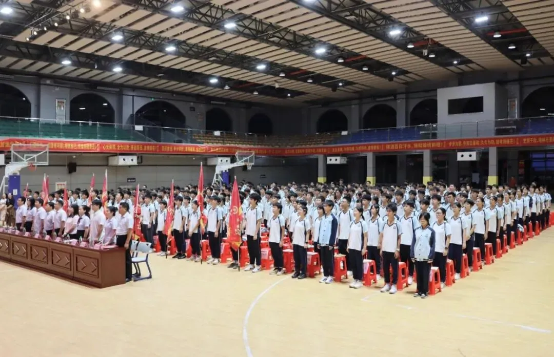 以考明志定目标,凝心聚力赢中考——肇庆华赋初三年级阶段性学科素养总结表彰暨目标签订大会圆满举行-第10张图片-四季读书网 以考明志定目标,凝心聚力赢中考——肇庆华赋初三年级阶段性学科素养总结表彰暨目标签订大会圆满举行-第10张图片-四季读书网