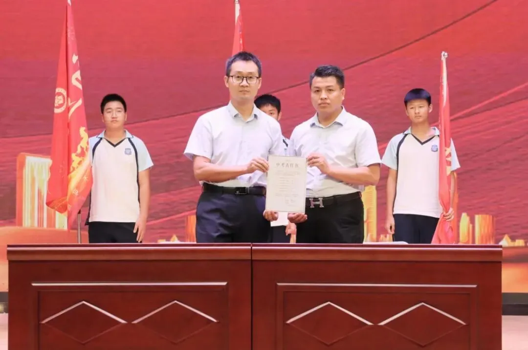 以考明志定目标,凝心聚力赢中考——肇庆华赋初三年级阶段性学科素养总结表彰暨目标签订大会圆满举行-第33张图片-四季读书网 以考明志定目标,凝心聚力赢中考——肇庆华赋初三年级阶段性学科素养总结表彰暨目标签订大会圆满举行-第33张图片-四季读书网