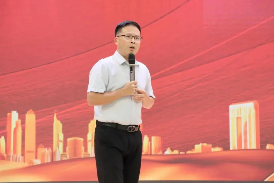 以考明志定目标,凝心聚力赢中考——肇庆华赋初三年级阶段性学科素养总结表彰暨目标签订大会圆满举行-第44张图片-四季读书网 以考明志定目标,凝心聚力赢中考——肇庆华赋初三年级阶段性学科素养总结表彰暨目标签订大会圆满举行-第44张图片-四季读书网