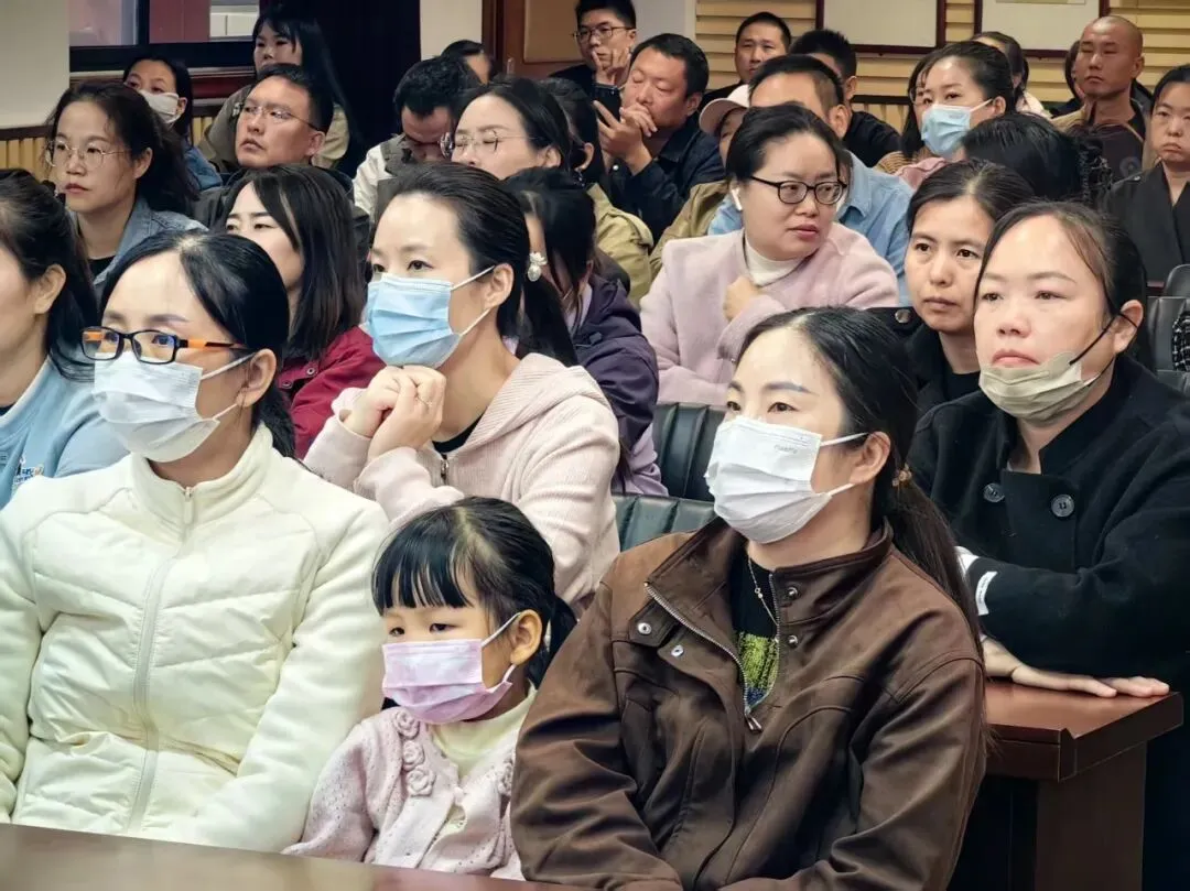 破解初一成长密码 赋能家长科学陪伴——幸福红旗走进新乡市第十八中学(第99期)-第22张图片-四季读书网