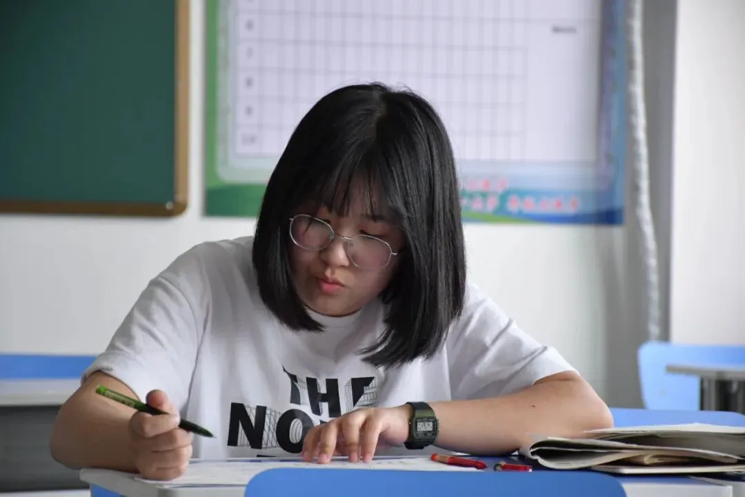 高考加油 | 追风逐月,再接再厉-第14张图片-四季读书网