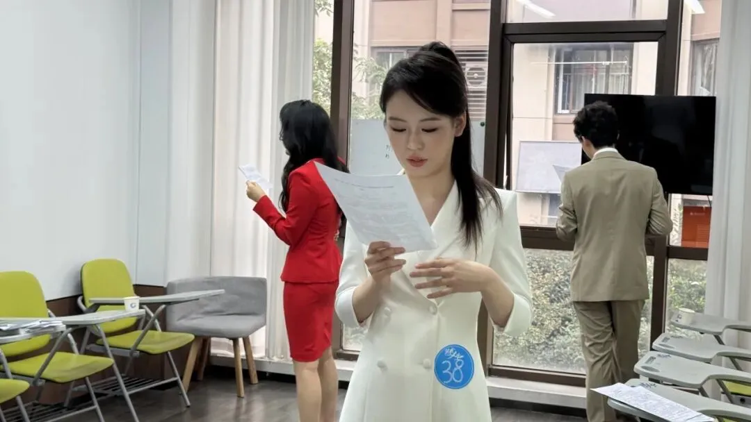 【艺术人生·模考】27届播音二模!考评分离,真实模拟!-第26张图片-四季读书网