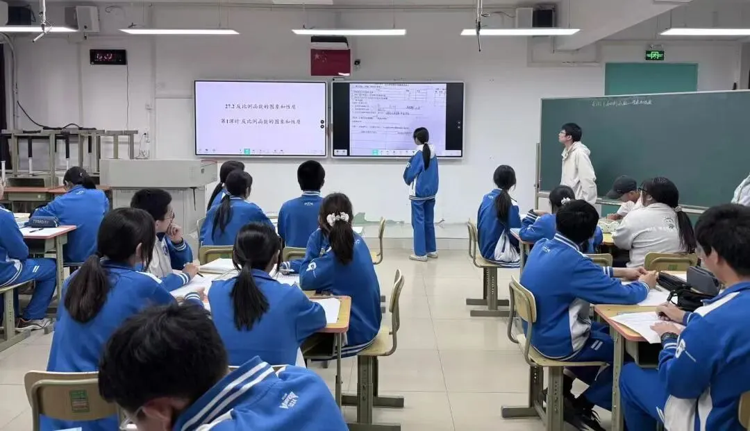 【擎旗聚宽·知行-问辩课堂】初三年级教学开放周活动顺利举办-第12张图片-四季读书网 【擎旗聚宽·知行-问辩课堂】初三年级教学开放周活动顺利举办-第12张图片-四季读书网