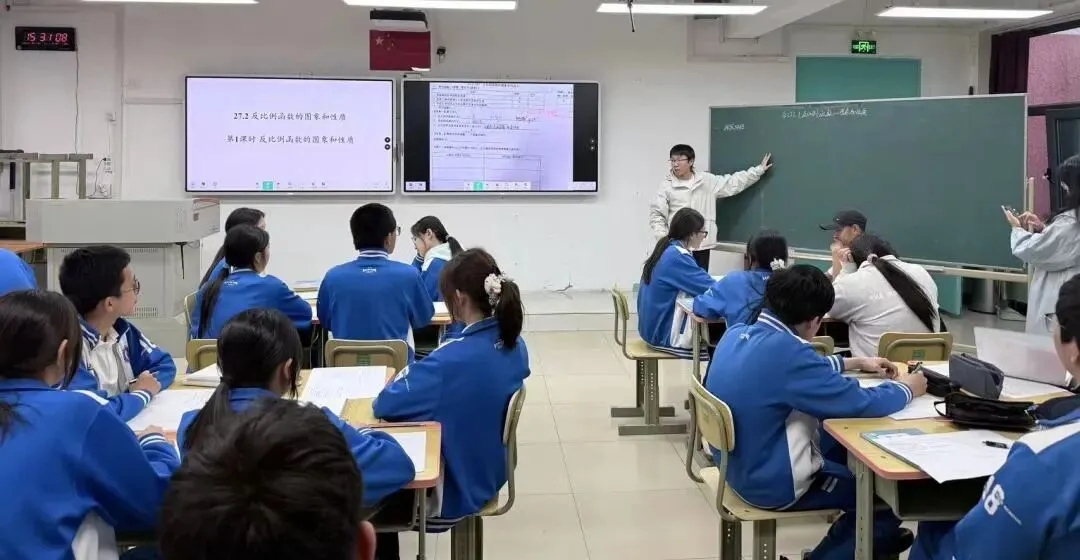 【擎旗聚宽·知行-问辩课堂】初三年级教学开放周活动顺利举办-第13张图片-四季读书网 【擎旗聚宽·知行-问辩课堂】初三年级教学开放周活动顺利举办-第13张图片-四季读书网