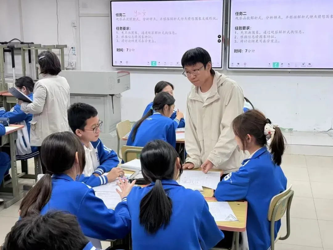 【擎旗聚宽·知行-问辩课堂】初三年级教学开放周活动顺利举办-第16张图片-四季读书网 【擎旗聚宽·知行-问辩课堂】初三年级教学开放周活动顺利举办-第16张图片-四季读书网