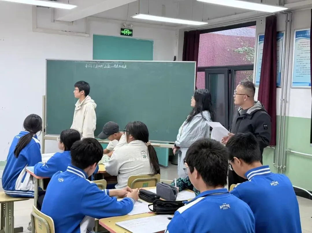 【擎旗聚宽·知行-问辩课堂】初三年级教学开放周活动顺利举办-第18张图片-四季读书网 【擎旗聚宽·知行-问辩课堂】初三年级教学开放周活动顺利举办-第18张图片-四季读书网