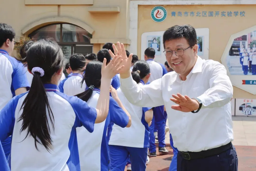 倾心寄语燃斗志·中考逐梦绽荣光 | 王鲁刚董事长亲临市北国开,鼓士气、送祝福-第32张图片-四季读书网 倾心寄语燃斗志·中考逐梦绽荣光 | 王鲁刚董事长亲临市北国开,鼓士气、送祝福-第32张图片-四季读书网