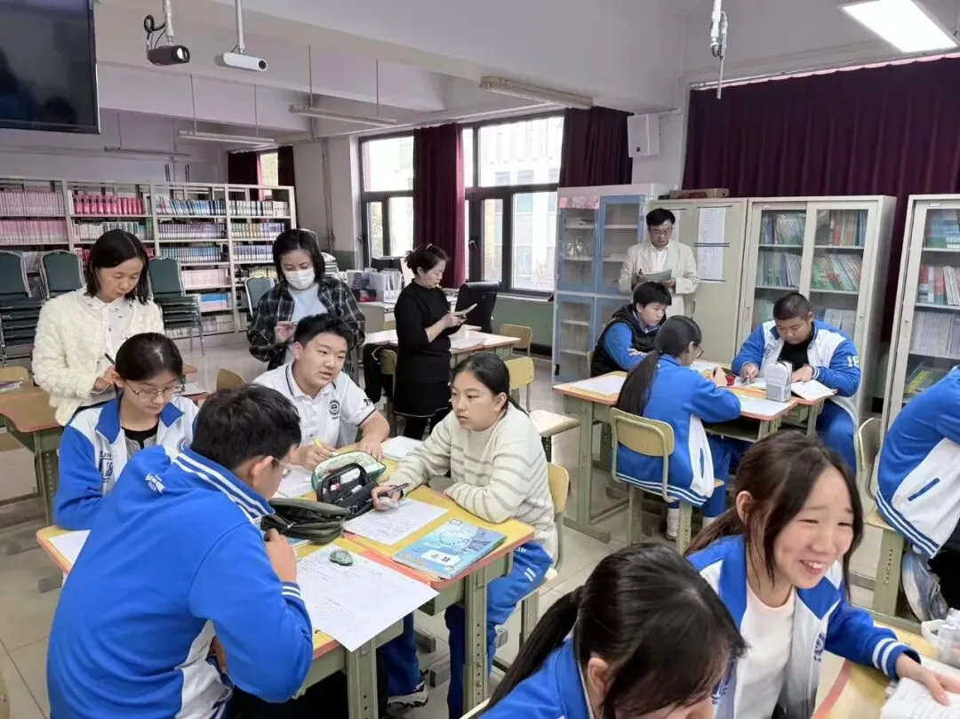 【擎旗聚宽·知行-问辩课堂】初三年级教学开放周活动顺利举办-第21张图片-四季读书网 【擎旗聚宽·知行-问辩课堂】初三年级教学开放周活动顺利举办-第21张图片-四季读书网