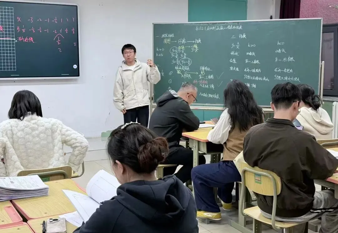 【擎旗聚宽·知行-问辩课堂】初三年级教学开放周活动顺利举办-第23张图片-四季读书网 【擎旗聚宽·知行-问辩课堂】初三年级教学开放周活动顺利举办-第23张图片-四季读书网