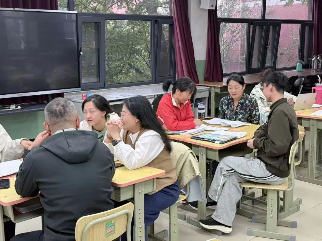 【擎旗聚宽·知行-问辩课堂】初三年级教学开放周活动顺利举办-第25张图片-四季读书网 【擎旗聚宽·知行-问辩课堂】初三年级教学开放周活动顺利举办-第25张图片-四季读书网
