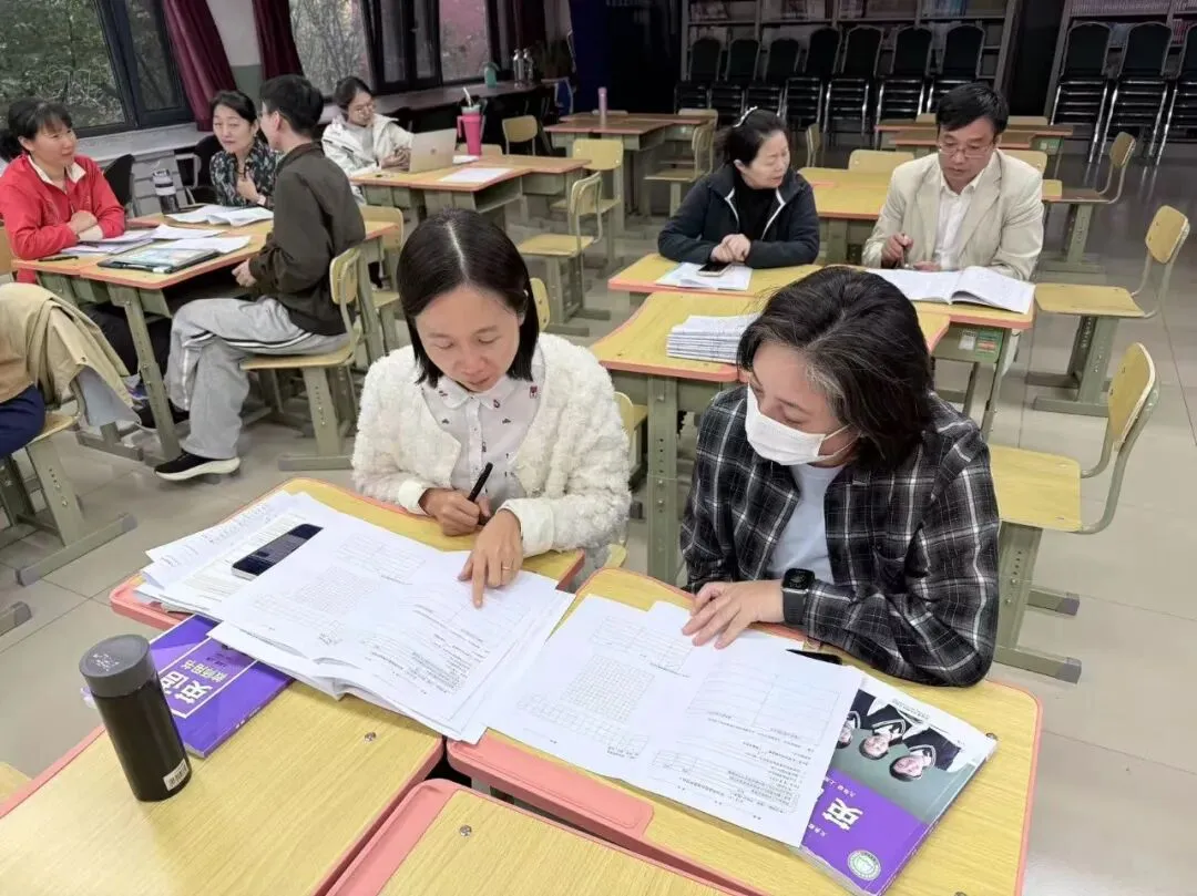【擎旗聚宽·知行-问辩课堂】初三年级教学开放周活动顺利举办-第27张图片-四季读书网 【擎旗聚宽·知行-问辩课堂】初三年级教学开放周活动顺利举办-第27张图片-四季读书网