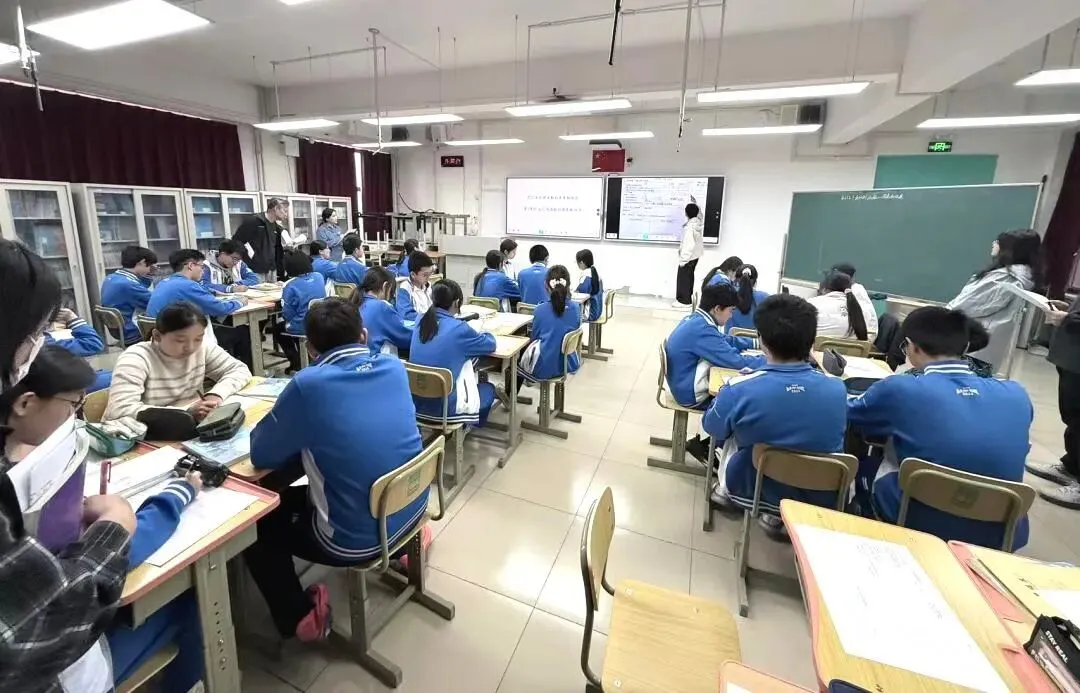 【擎旗聚宽·知行-问辩课堂】初三年级教学开放周活动顺利举办-第40张图片-四季读书网 【擎旗聚宽·知行-问辩课堂】初三年级教学开放周活动顺利举办-第40张图片-四季读书网