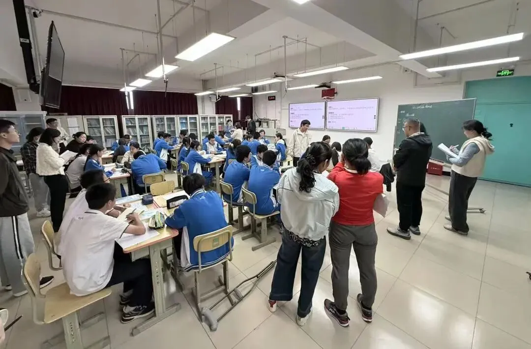 【擎旗聚宽·知行-问辩课堂】初三年级教学开放周活动顺利举办-第41张图片-四季读书网 【擎旗聚宽·知行-问辩课堂】初三年级教学开放周活动顺利举办-第41张图片-四季读书网
