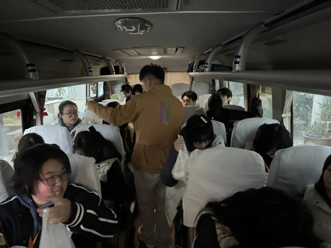 全程护航 暖心相伴|直击美术联考模拟考现场,新境界做你们最坚实的后盾-第12张图片-四季读书网