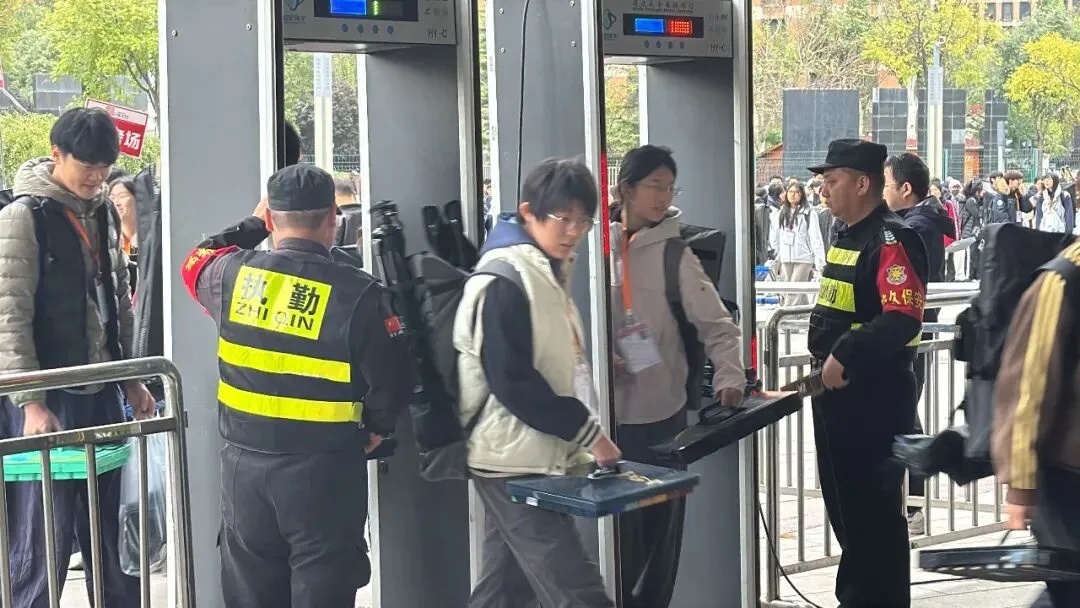 全程护航 暖心相伴|直击美术联考模拟考现场,新境界做你们最坚实的后盾-第19张图片-四季读书网