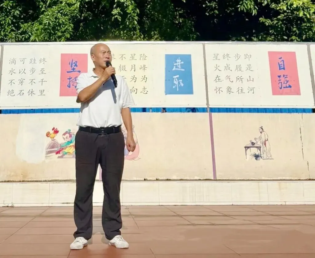 家校凝心聚力, 共赴初三之约-天河区成龙中学初三新学期家长会-第42张图片-四季读书网