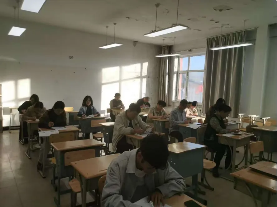 南岔县高级中学举行本学期第二次教师“考真题”业务考试-第5张图片-四季读书网