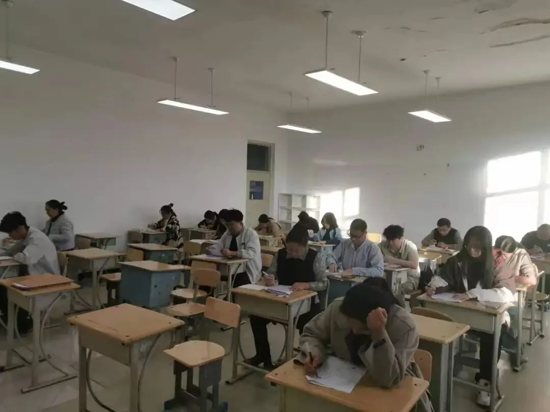 南岔县高级中学举行本学期第二次教师“考真题”业务考试-第7张图片-四季读书网