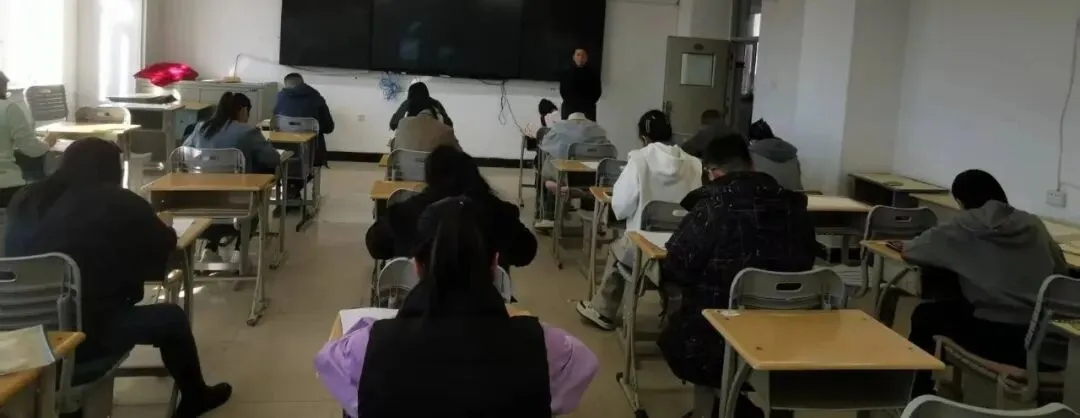 南岔县高级中学举行本学期第二次教师“考真题”业务考试-第10张图片-四季读书网