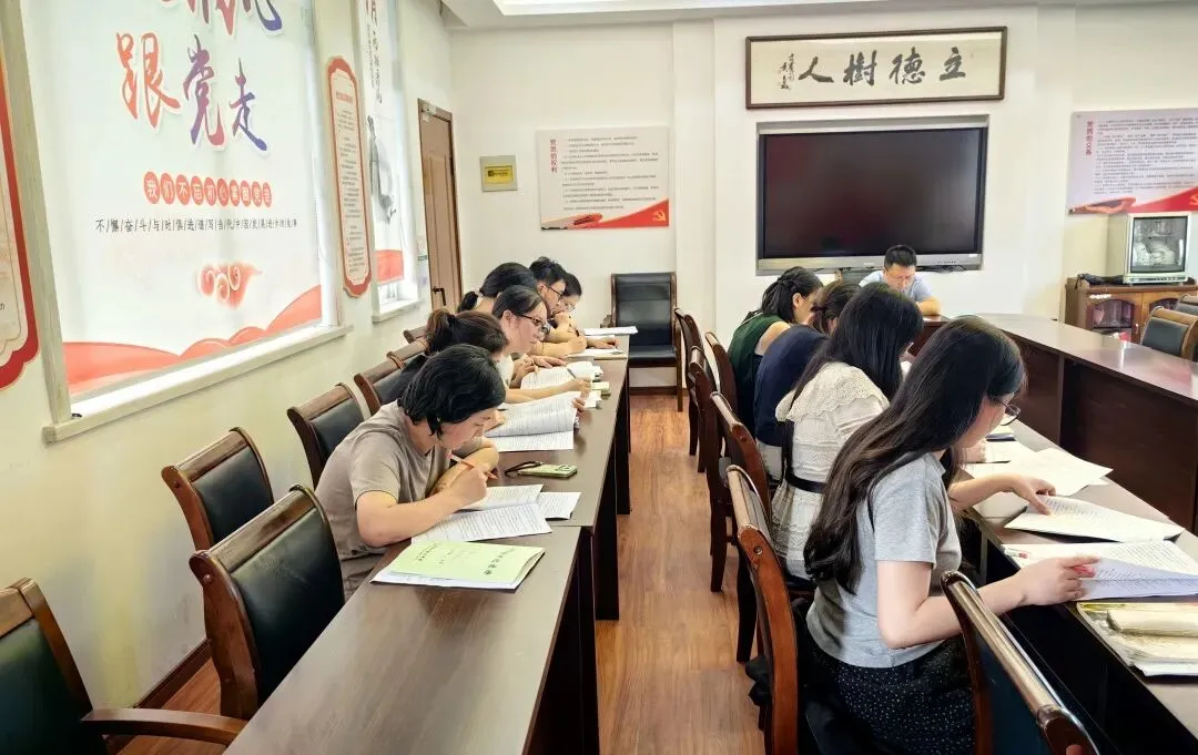 精研真题明考向,深耕课堂提素养——瑞安六中语文教研组开展高考研讨活动-第13张图片-四季读书网 精研真题明考向,深耕课堂提素养——瑞安六中语文教研组开展高考研讨活动-第13张图片-四季读书网