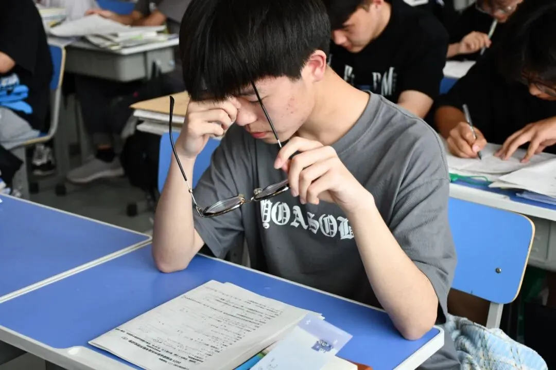 高考加油 | 十二载追风逐月,十二天再接再厉-第9张图片-四季读书网