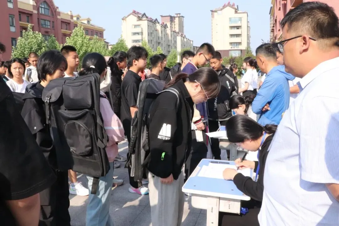 青岛国开第二中学2025年中考艺体考试圆满结束!-第25张图片-四季读书网 青岛国开第二中学2025年中考艺体考试圆满结束!-第25张图片-四季读书网