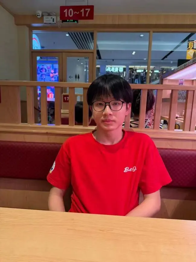 学子风采 | 2026届初三优秀毕业生(十)郑皓文:踏实前行,自在发光-第2张图片-四季读书网 学子风采 | 2026届初三优秀毕业生(十)郑皓文:踏实前行,自在发光-第2张图片-四季读书网