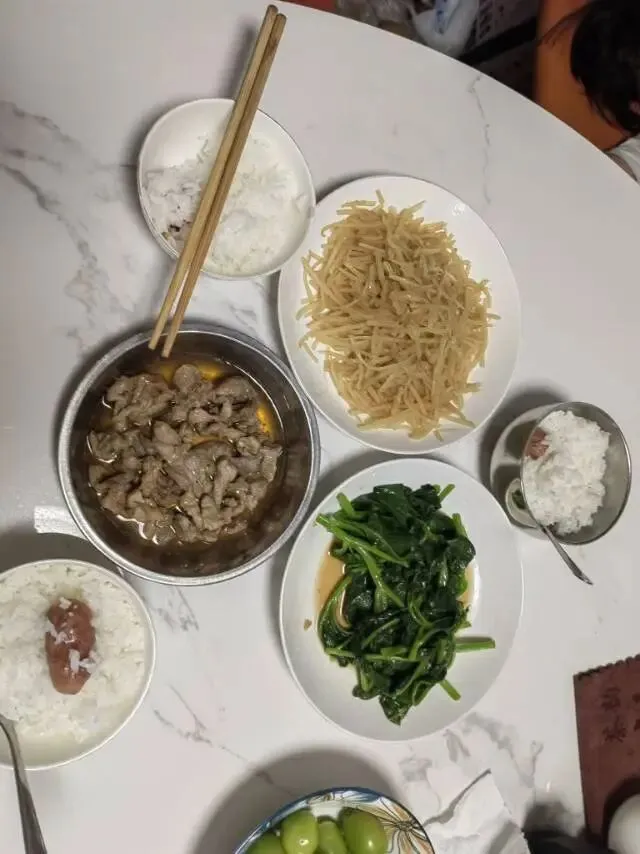 【有容教育】东城旗峰学校初三“向光成长”项目式德育成果展(第一期)——一席烟火寄温情,以食传爱敬长辈-第26张图片-四季读书网
