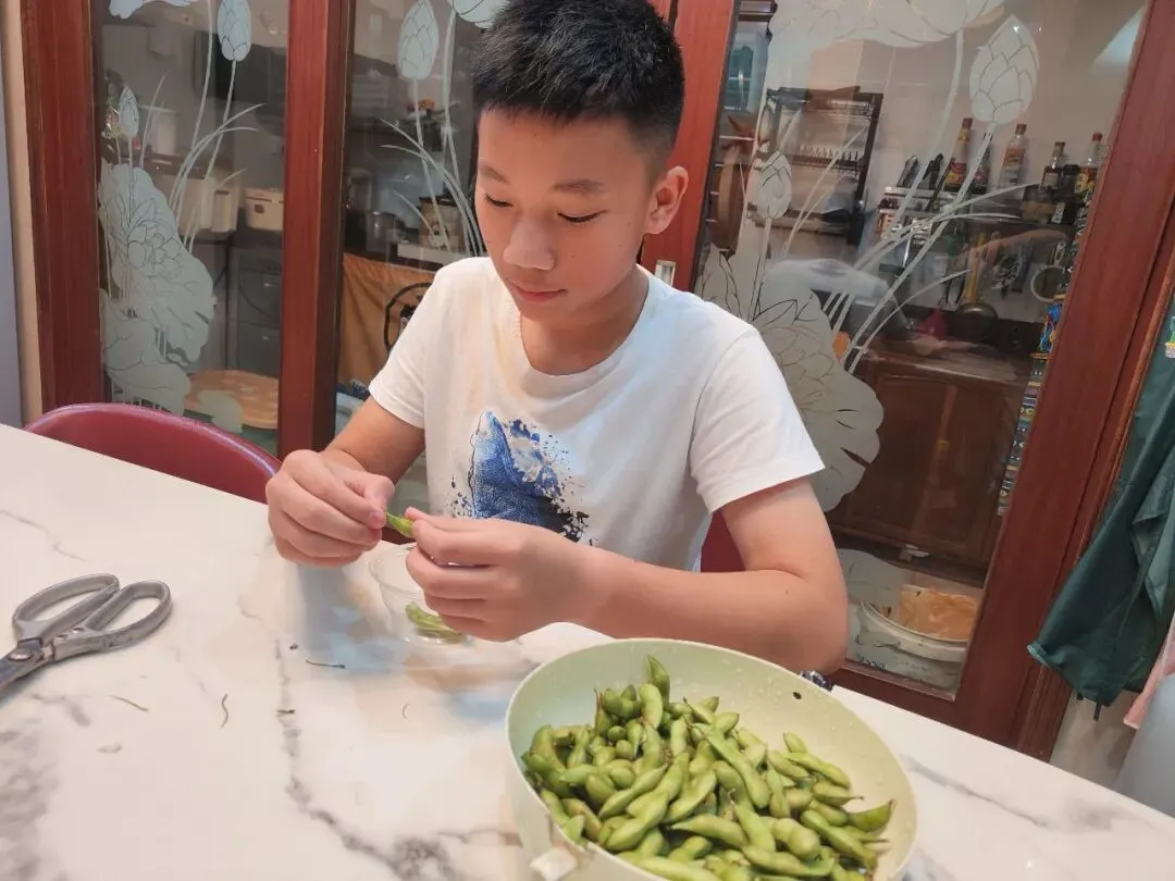 【有容教育】东城旗峰学校初三“向光成长”项目式德育成果展(第一期)——一席烟火寄温情,以食传爱敬长辈-第33张图片-四季读书网