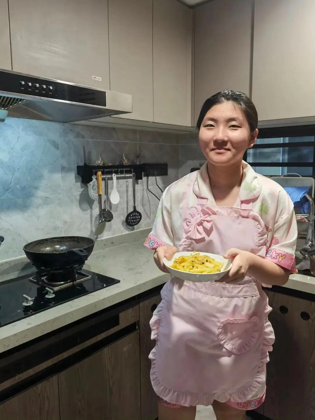 【有容教育】东城旗峰学校初三“向光成长”项目式德育成果展(第一期)——一席烟火寄温情,以食传爱敬长辈-第35张图片-四季读书网