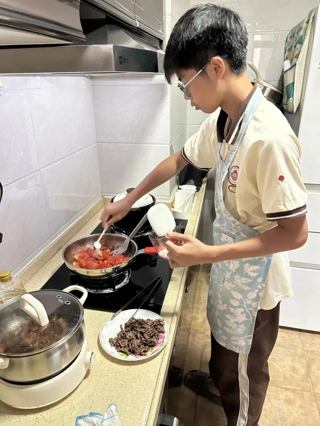【有容教育】东城旗峰学校初三“向光成长”项目式德育成果展(第一期)——一席烟火寄温情,以食传爱敬长辈-第44张图片-四季读书网