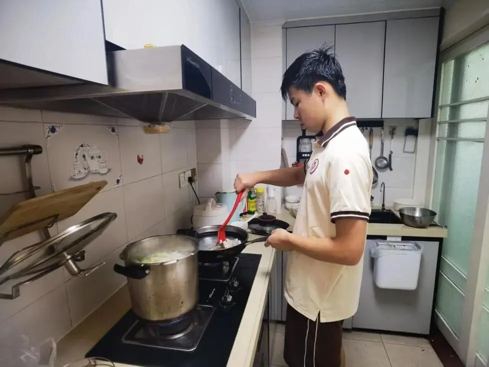 【有容教育】东城旗峰学校初三“向光成长”项目式德育成果展(第一期)——一席烟火寄温情,以食传爱敬长辈-第46张图片-四季读书网