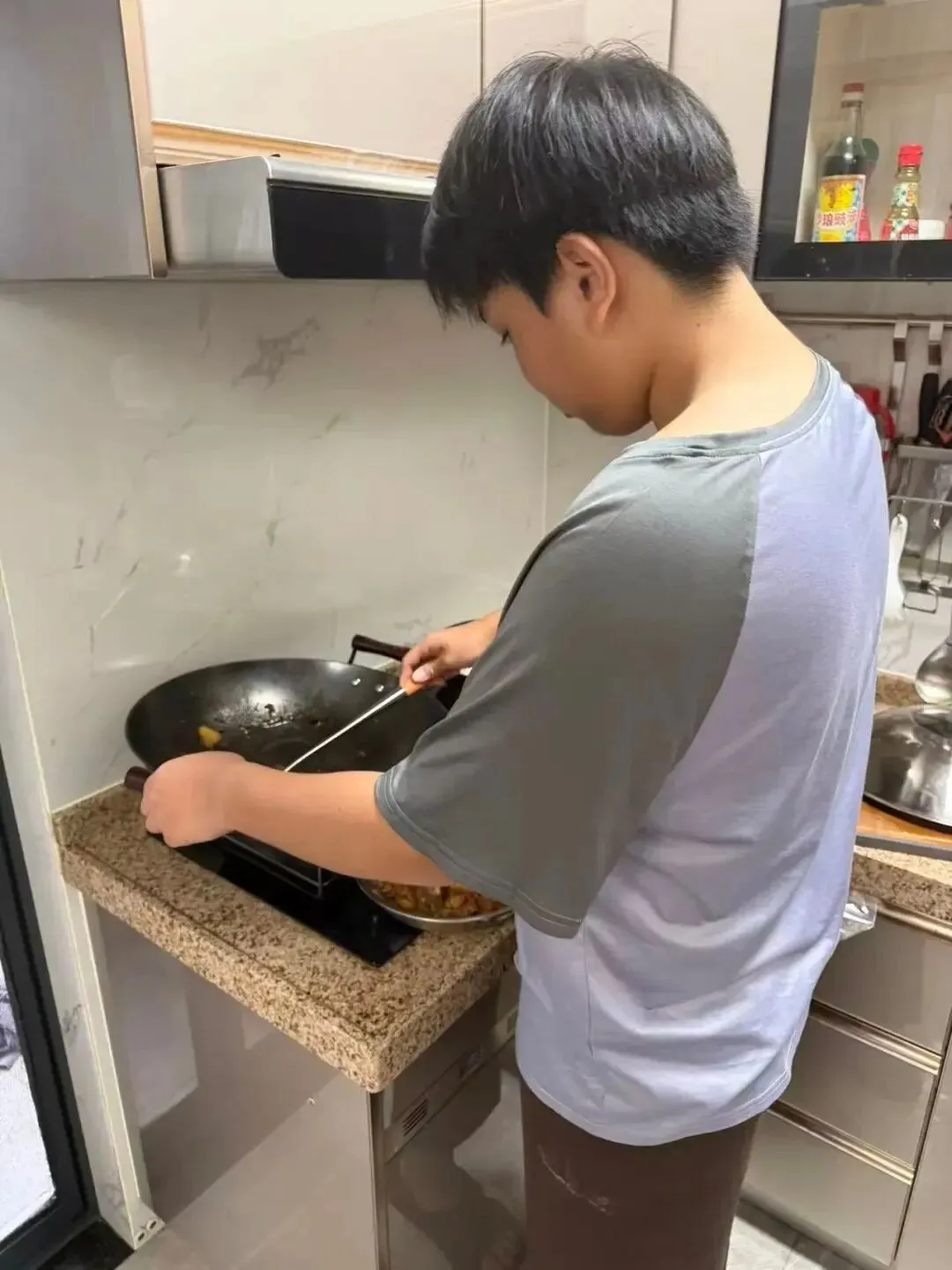 【有容教育】东城旗峰学校初三“向光成长”项目式德育成果展(第一期)——一席烟火寄温情,以食传爱敬长辈-第60张图片-四季读书网