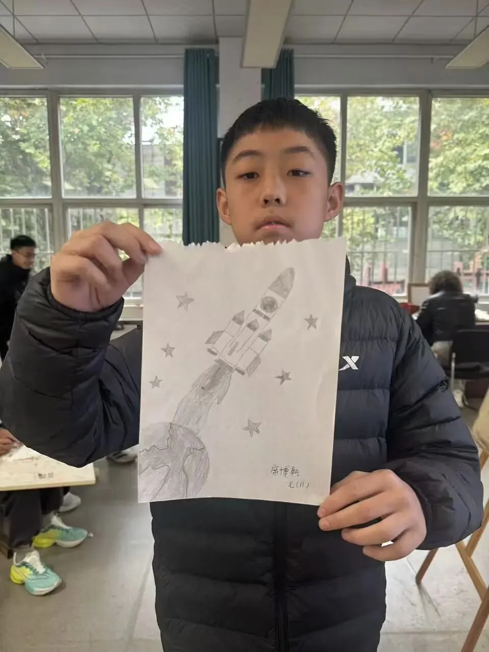 初一11班美术课堂作品《科技之光》-第7张图片-四季读书网