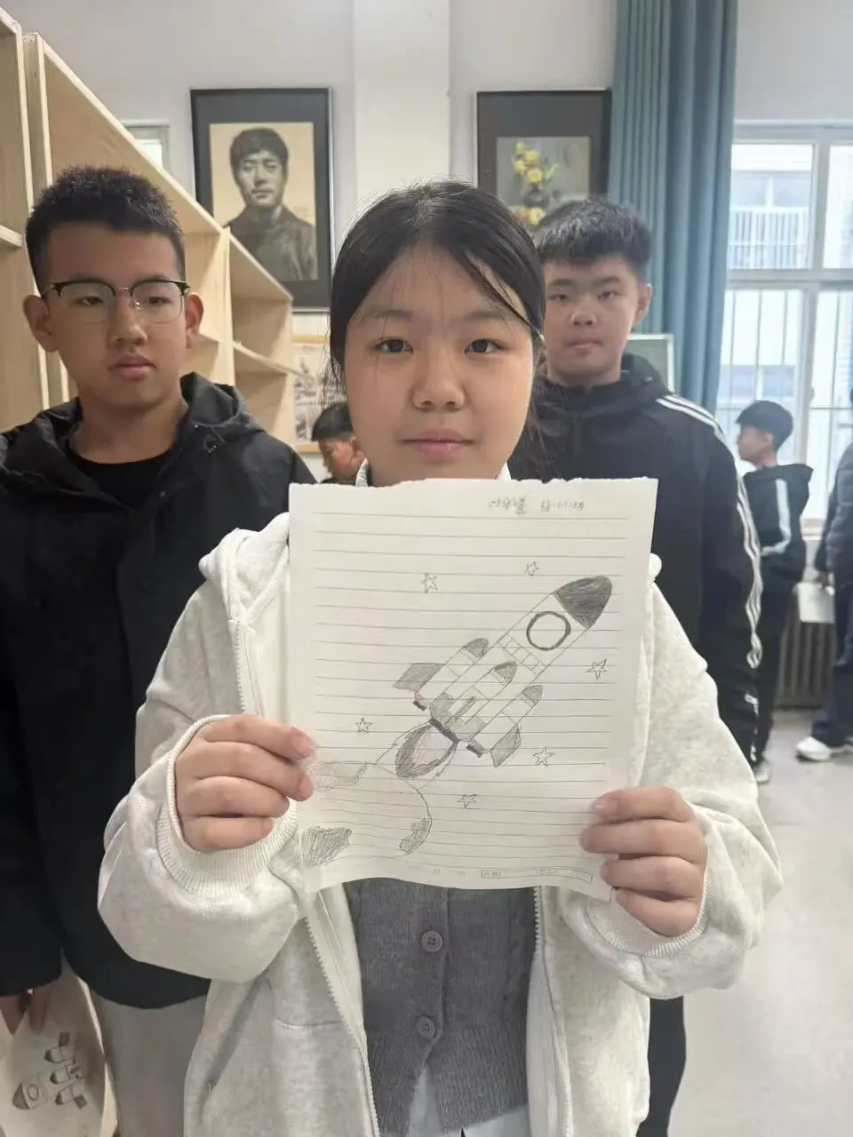 初一11班美术课堂作品《科技之光》-第18张图片-四季读书网