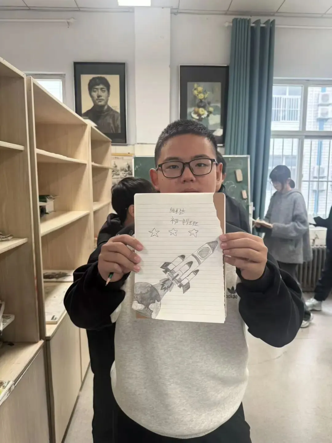 初一11班美术课堂作品《科技之光》-第32张图片-四季读书网