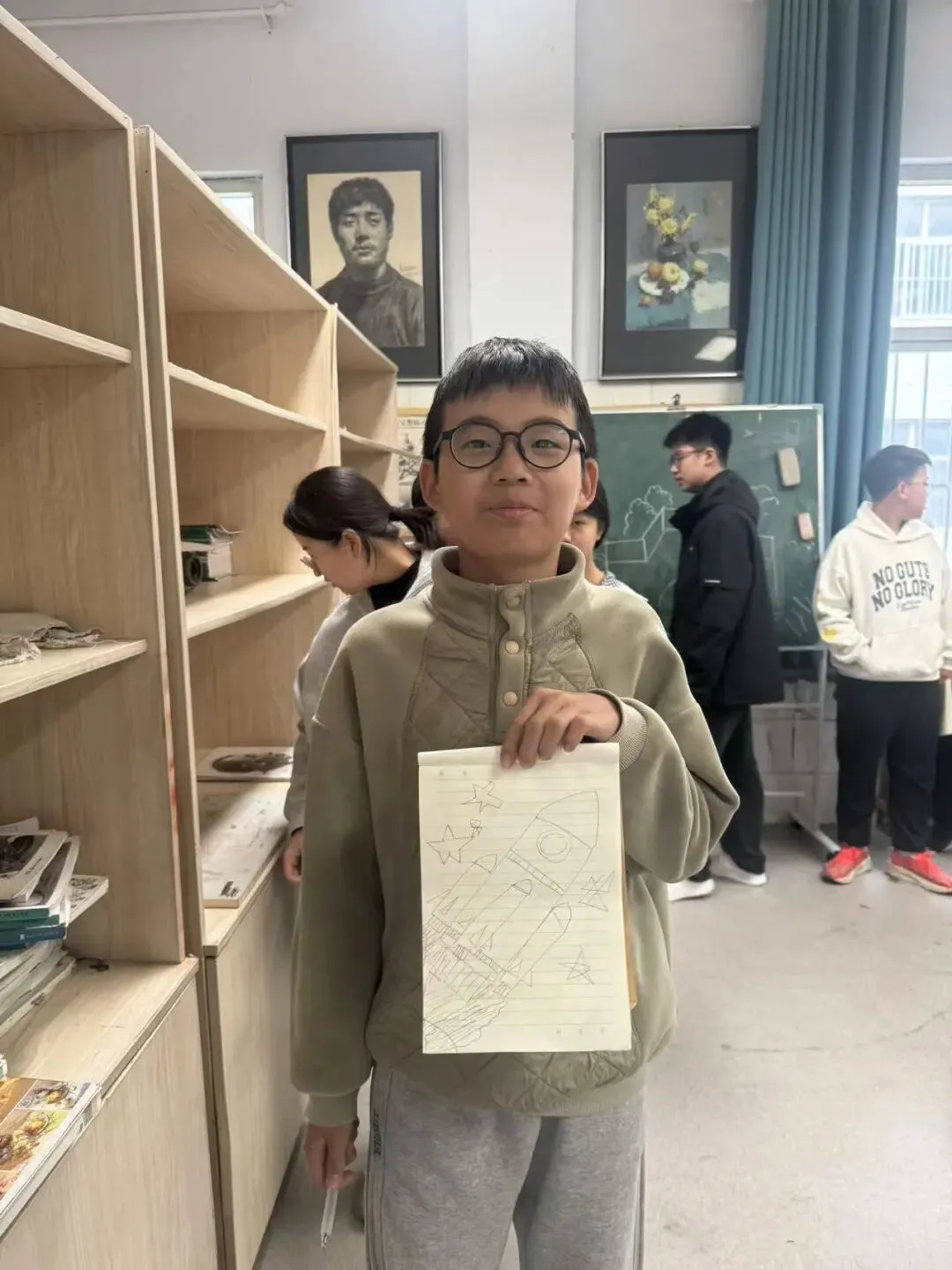 初一11班美术课堂作品《科技之光》-第46张图片-四季读书网