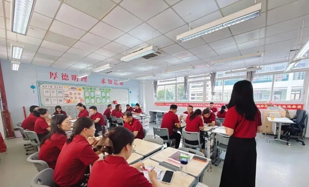 精准备考凝智慧,决胜中考创辉煌——初中部召开2027届中考备考会-第57张图片-四季读书网 精准备考凝智慧,决胜中考创辉煌——初中部召开2027届中考备考会-第57张图片-四季读书网
