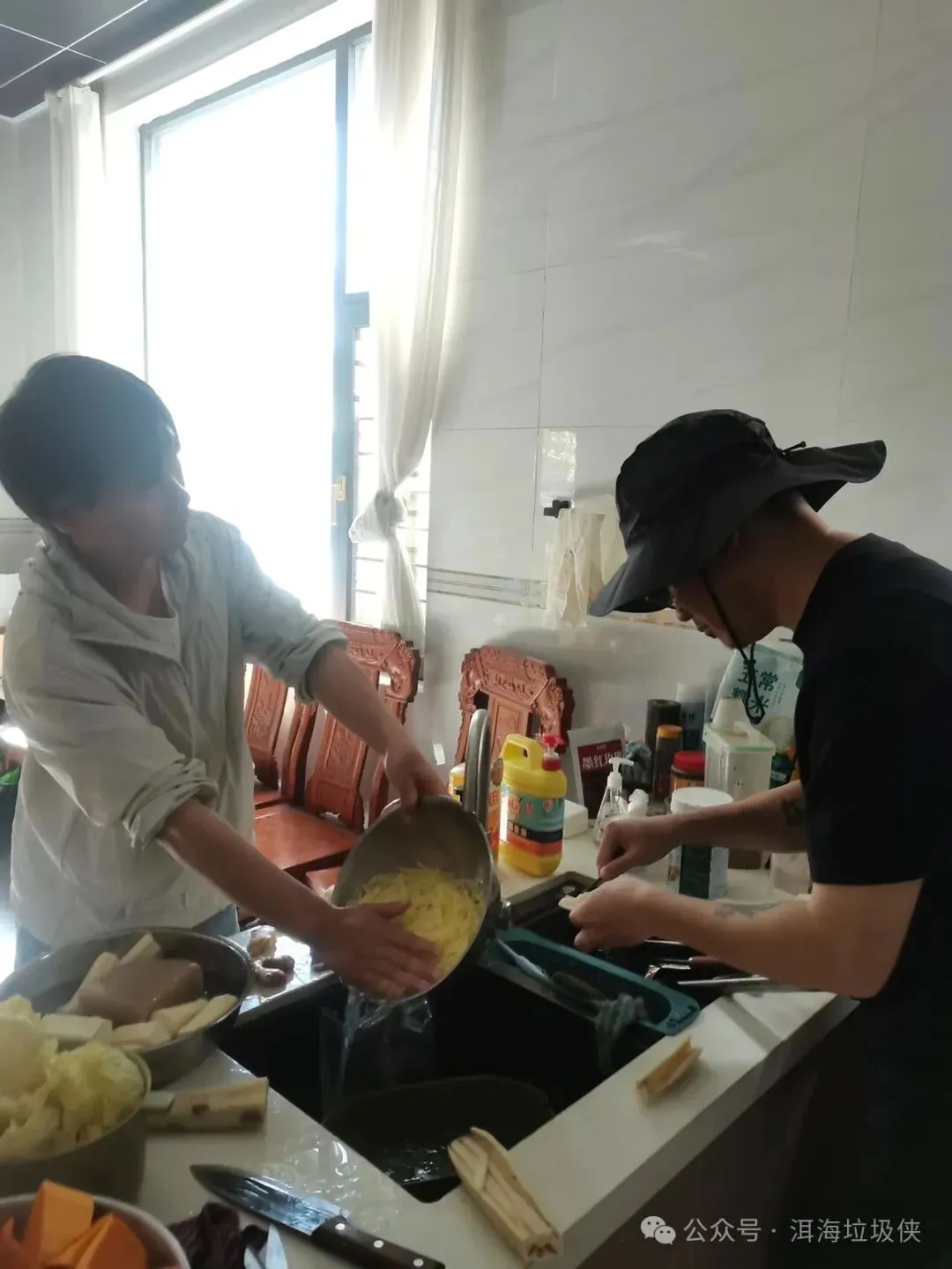 初一十五素食行善日|烈日捡垃圾、柴火素火锅、满载温暖的一天-第5张图片-四季读书网 初一十五素食行善日|烈日捡垃圾、柴火素火锅、满载温暖的一天-第5张图片-四季读书网