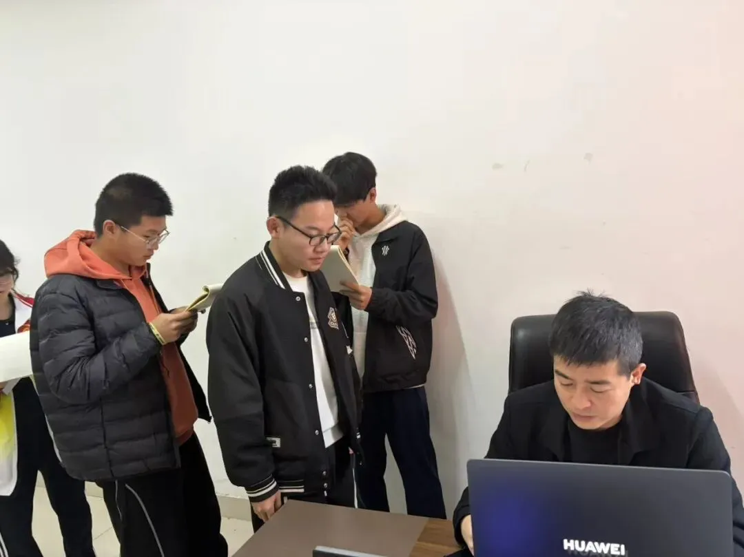 体育文化两手抓,全力以赴备中考——成功中考一校、三校师生全力以赴备战-第12张图片-四季读书网