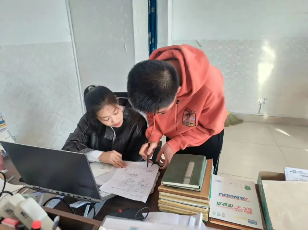 体育文化两手抓,全力以赴备中考——成功中考一校、三校师生全力以赴备战-第17张图片-四季读书网