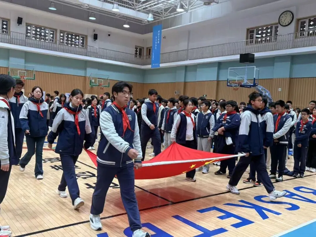 初三年级“赓续长征血脉,争做时代少年”主题升旗仪式纪实-第2张图片-四季读书网 初三年级“赓续长征血脉,争做时代少年”主题升旗仪式纪实-第2张图片-四季读书网