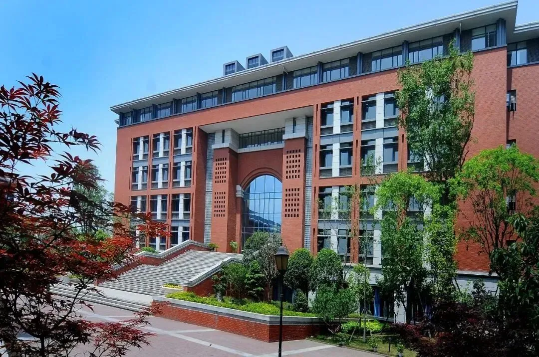 中考成绩不理想转国际赛道?成都45所+国际学校/国际部最全盘点!(分区)-第3张图片-四季读书网 中考成绩不理想转国际赛道?成都45所+国际学校/国际部最全盘点!(分区)-第3张图片-四季读书网
