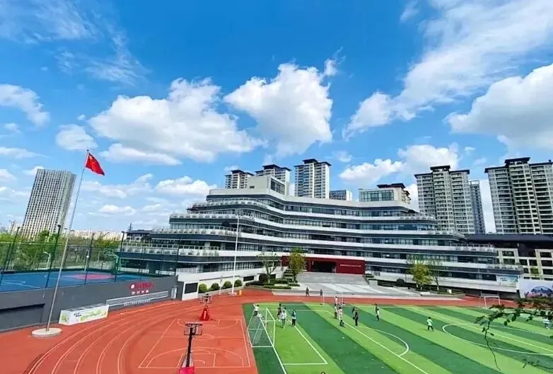 中考成绩不理想转国际赛道?成都45所+国际学校/国际部最全盘点!(分区)-第17张图片-四季读书网 中考成绩不理想转国际赛道?成都45所+国际学校/国际部最全盘点!(分区)-第17张图片-四季读书网