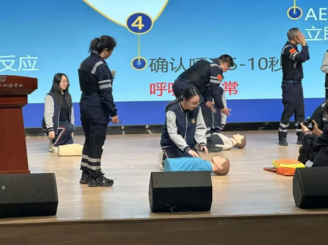 中考后转轨怕断层?公立普娃转轨A Level,三年逆袭英美澳加名校!文谷国际如何为转轨生铺设一条名校捷径?-第20张图片-四季读书网 中考后转轨怕断层?公立普娃转轨A Level,三年逆袭英美澳加名校!文谷国际如何为转轨生铺设一条名校捷径?-第20张图片-四季读书网