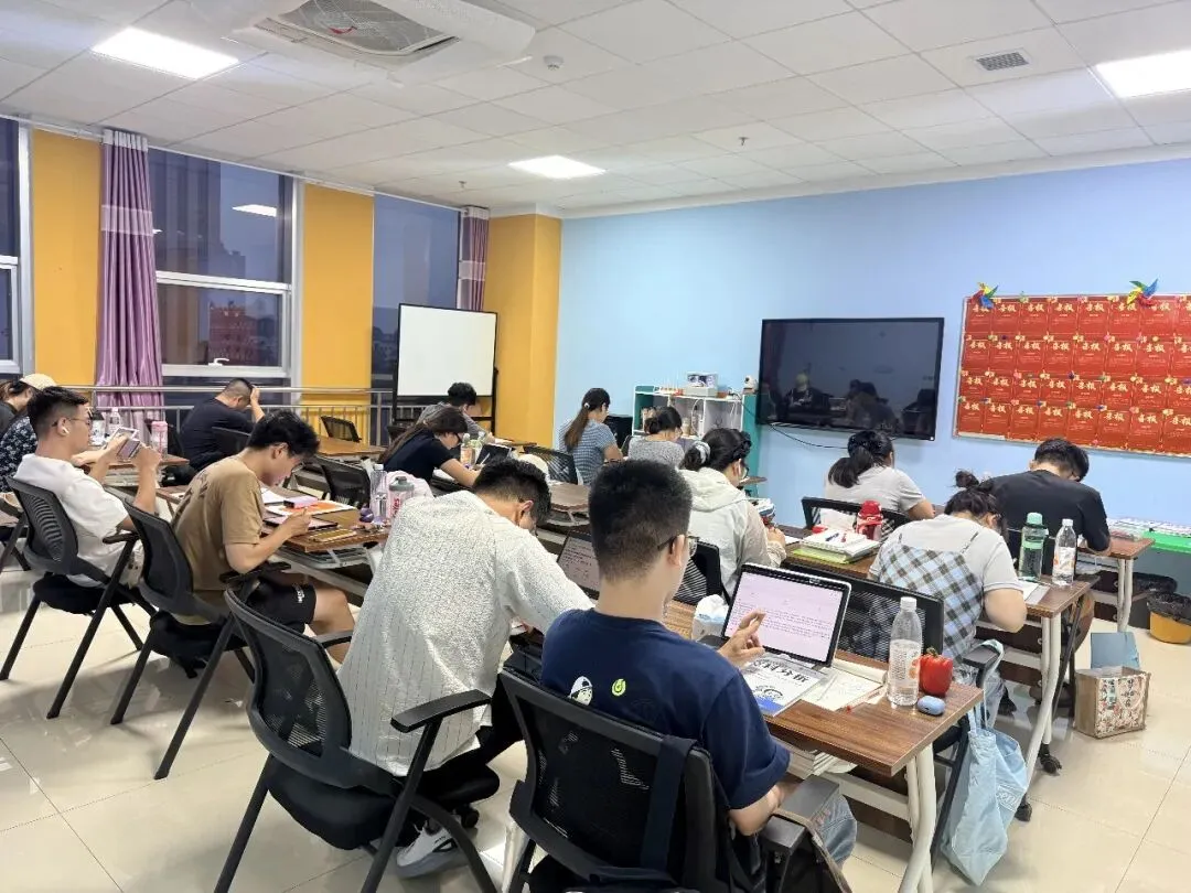 模考限时赠送!悦享2027公务员笔试冲刺班即将开班!-第25张图片-四季读书网