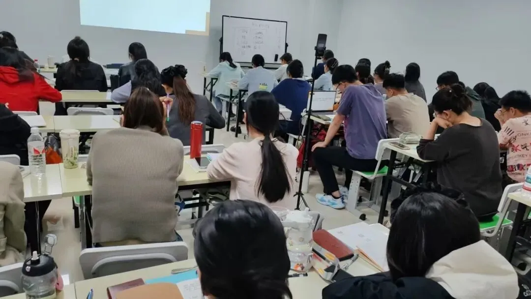 模考限时赠送!悦享2027公务员笔试冲刺班即将开班!-第29张图片-四季读书网