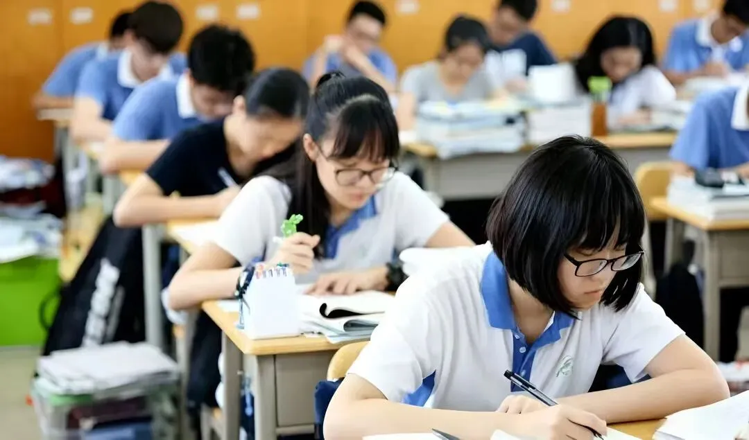 今日中考|执笔为剑,不负韶华-第1张图片-四季读书网 今日中考|执笔为剑,不负韶华-第1张图片-四季读书网